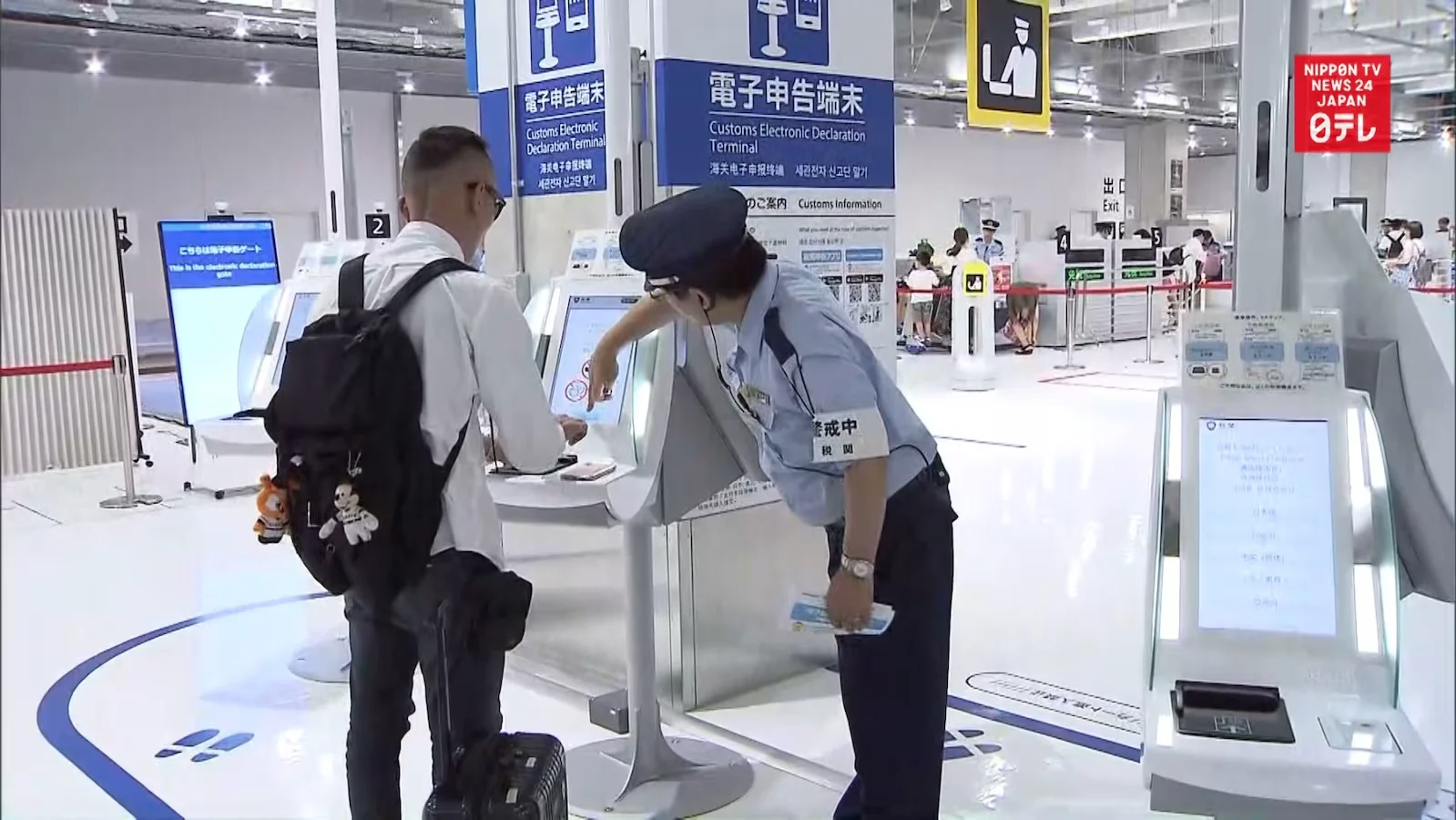 Customs declaration desk at a Japanese airport — red and green channels