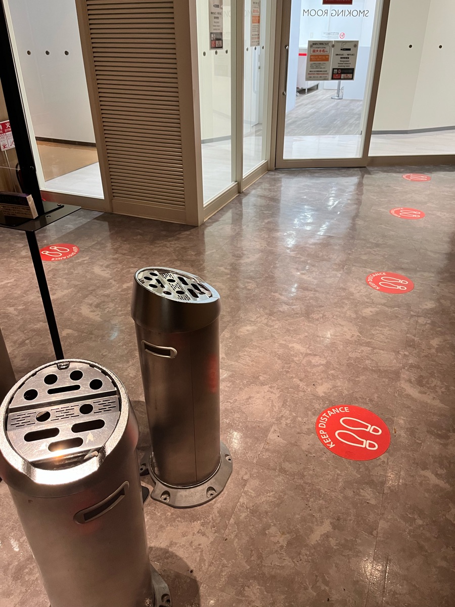 心斎橋OPA 3F  喫煙所　電子タバコのみ