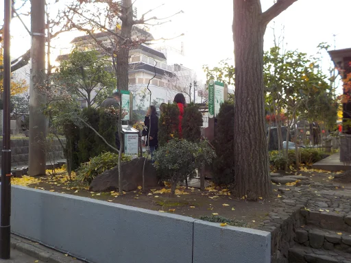 Senso-ji Temple smoking area