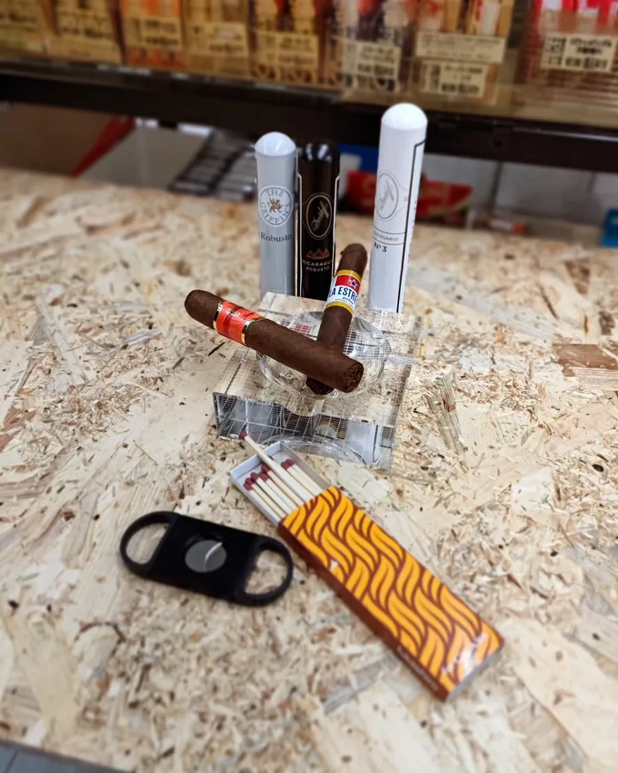 Art Shobo — Rolling Tobacco, Cigars and Pipes in Gifu | Smok