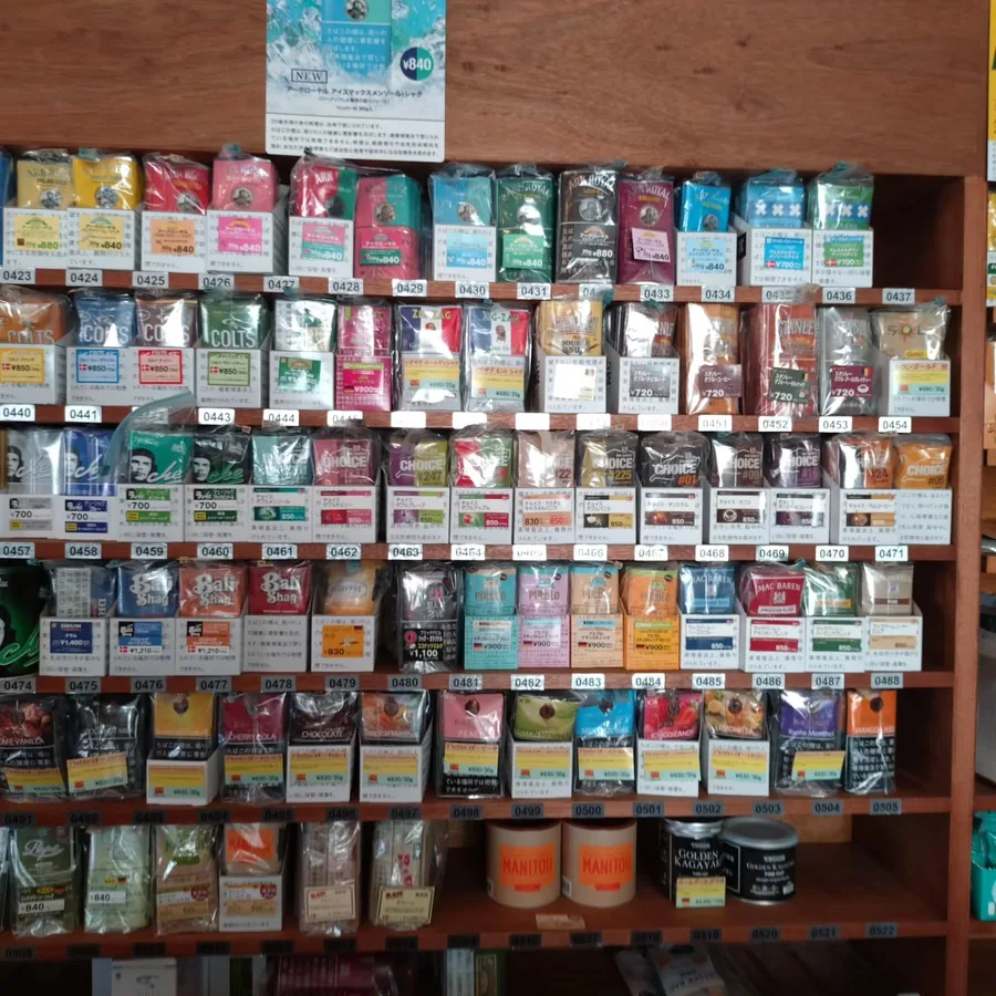 롤링 담배 진열벽 — Ark Royal, Colts, Che, Choice, Bali Shag, Pueblo, Mac Baren, 그리고 가향 블렌드 — T-Shop Tobacco, Akashi